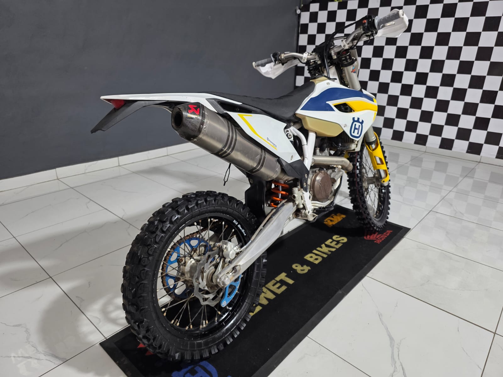 HUSQ 450 JJJ
