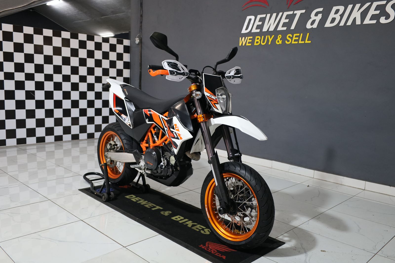 KTM 690 MOTARD 2